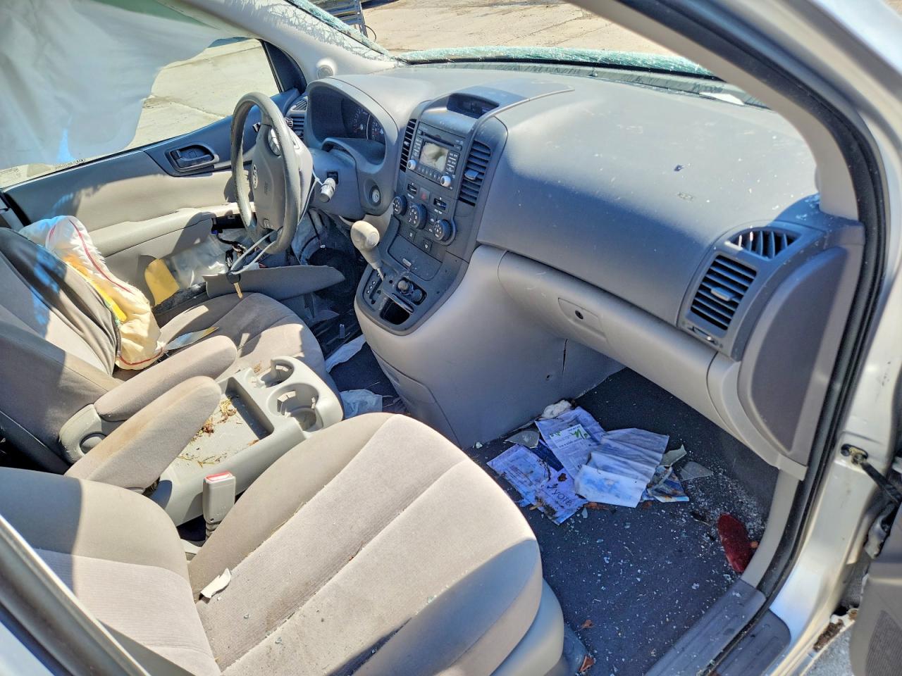 2011 Kia Sedona Lx Silver vin: KNDMG4C76B6370057
