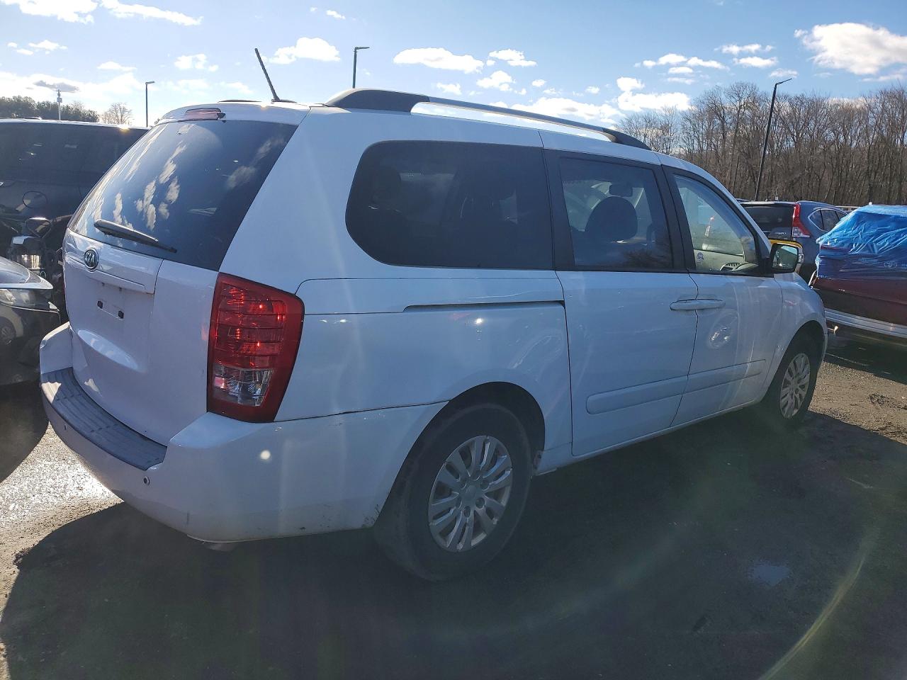 2011 Kia Sedona Lx White vin: KNDMG4C76B6384847