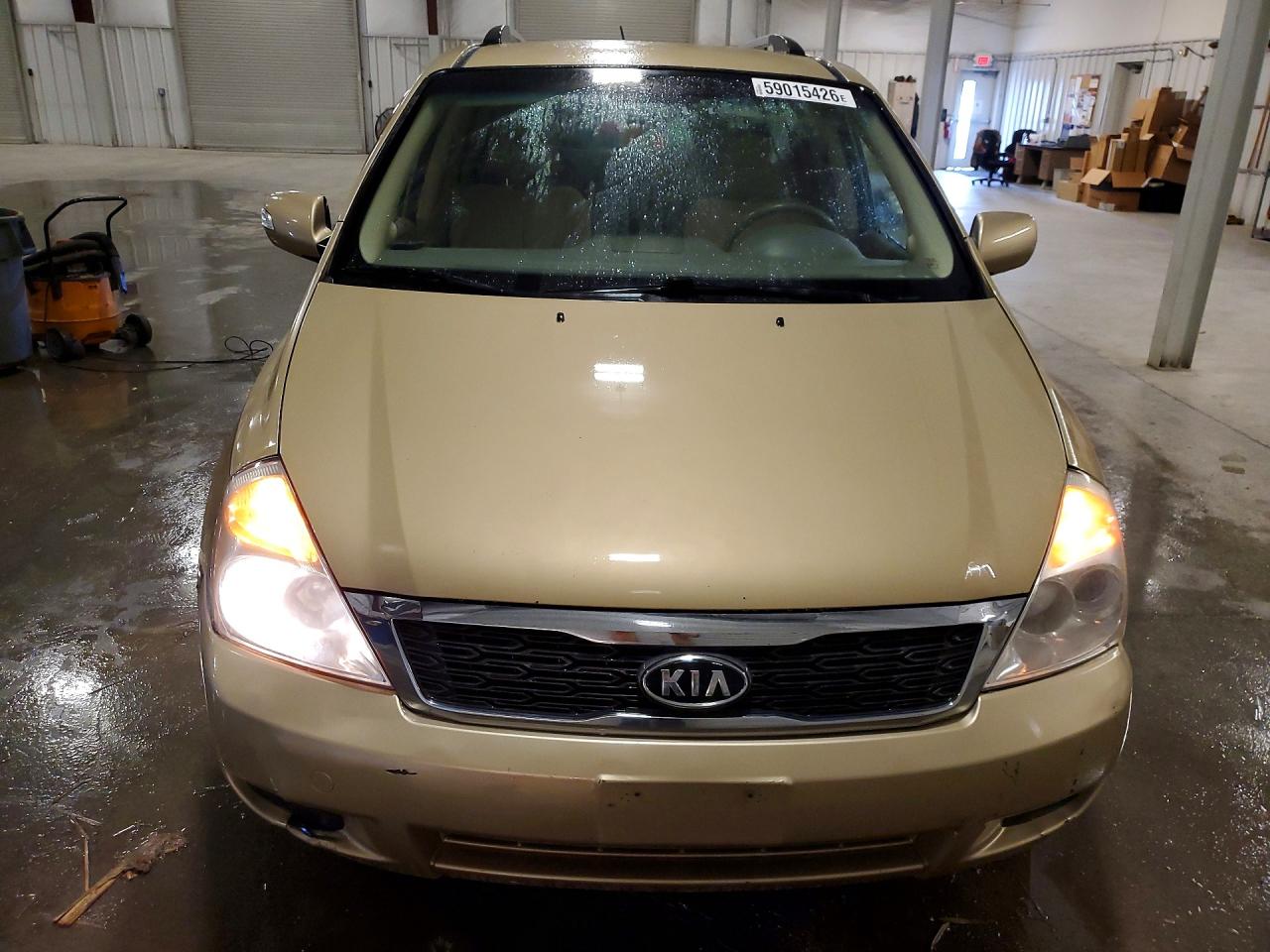 2011 Kia Sedona Lx Tan vin: KNDMG4C76B6409178