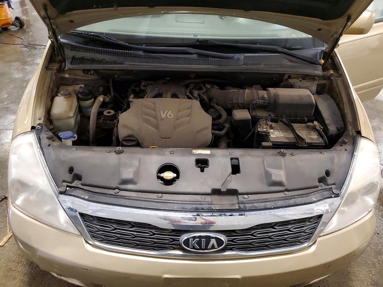 2011 Kia Sedona Lx Tan vin: KNDMG4C76B6409178