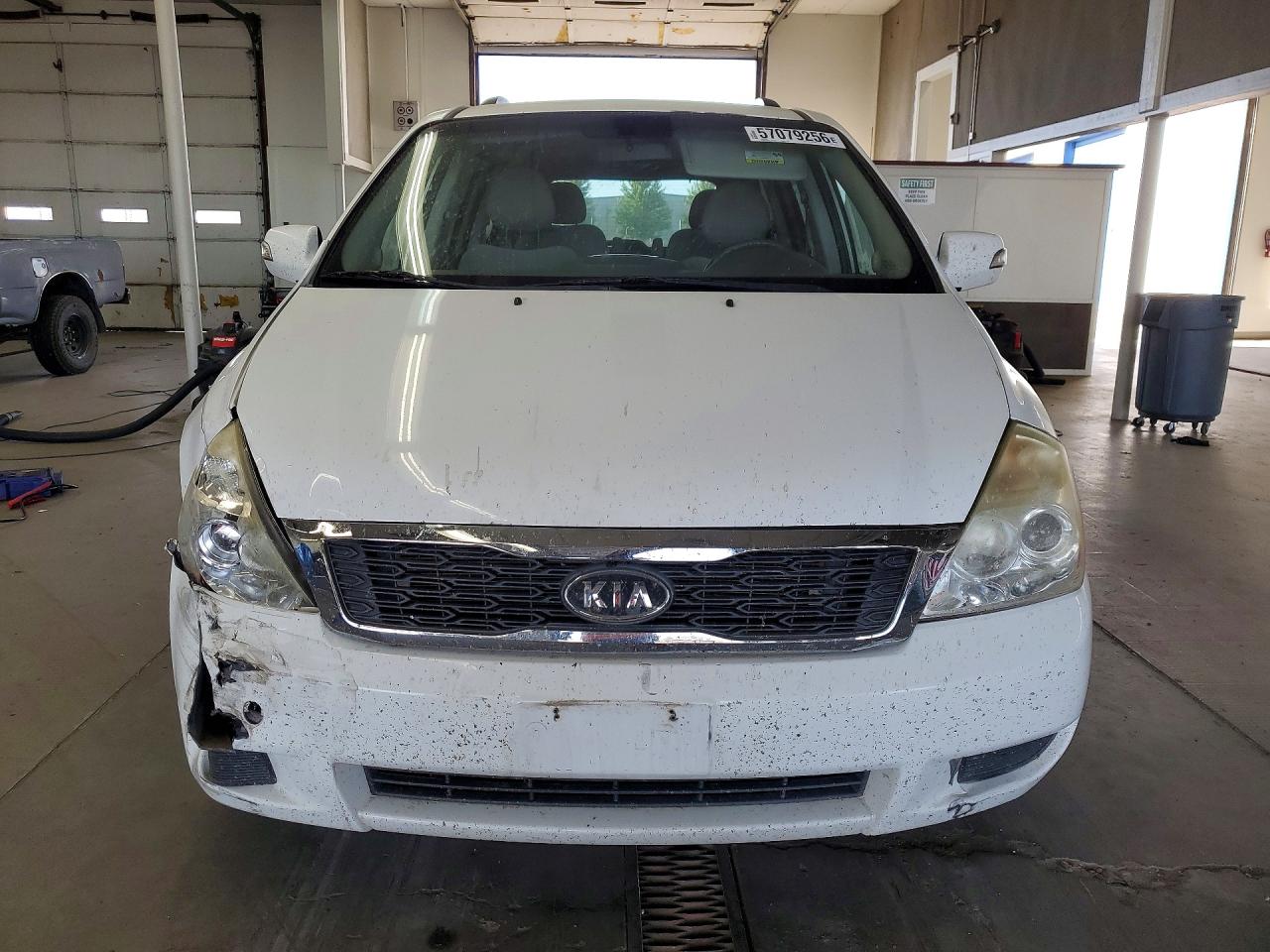 2012 Kia Sedona Lx White vin: KNDMG4C77C6441574