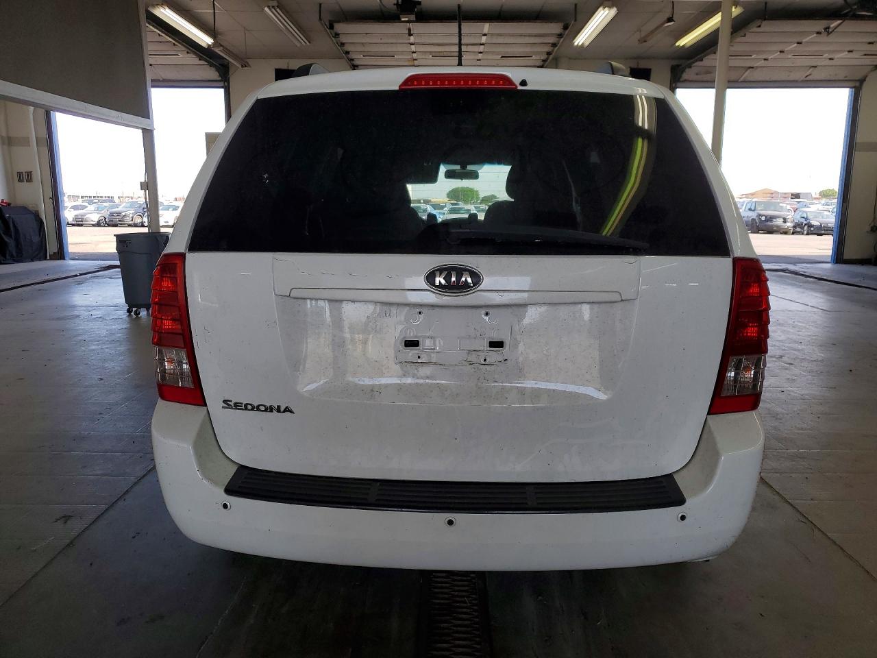 2012 Kia Sedona Lx White vin: KNDMG4C77C6441574