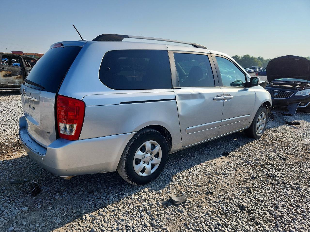 2014 Kia Sedona Lx Silver vin: KNDMG4C78E6538754