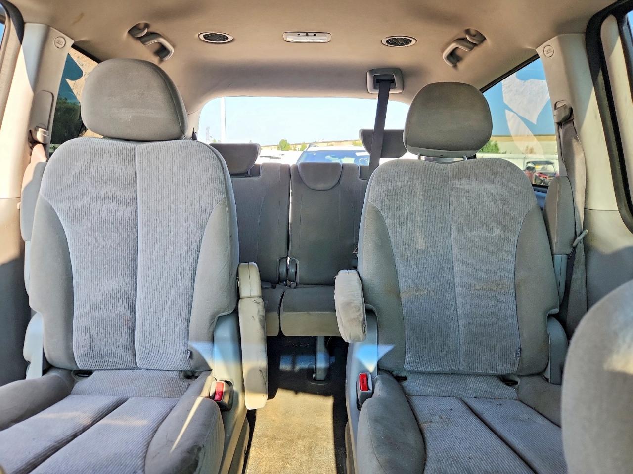 2014 Kia Sedona Lx Silver vin: KNDMG4C78E6538754