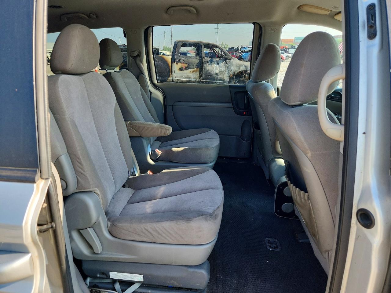2014 Kia Sedona Lx Silver vin: KNDMG4C78E6538754
