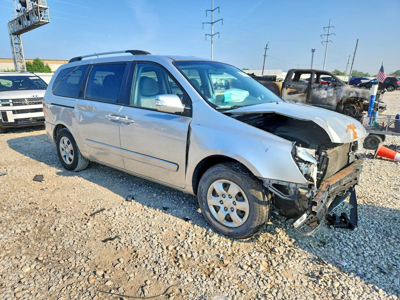 2014 Kia Sedona Lx Silver vin: KNDMG4C78E6538754