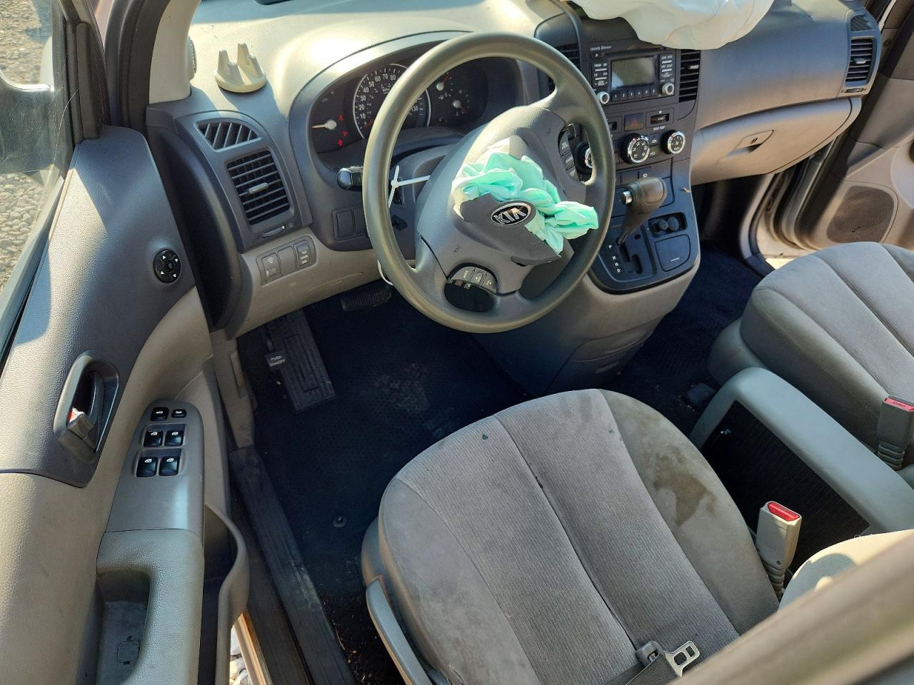 2014 Kia Sedona Lx Silver vin: KNDMG4C78E6538754