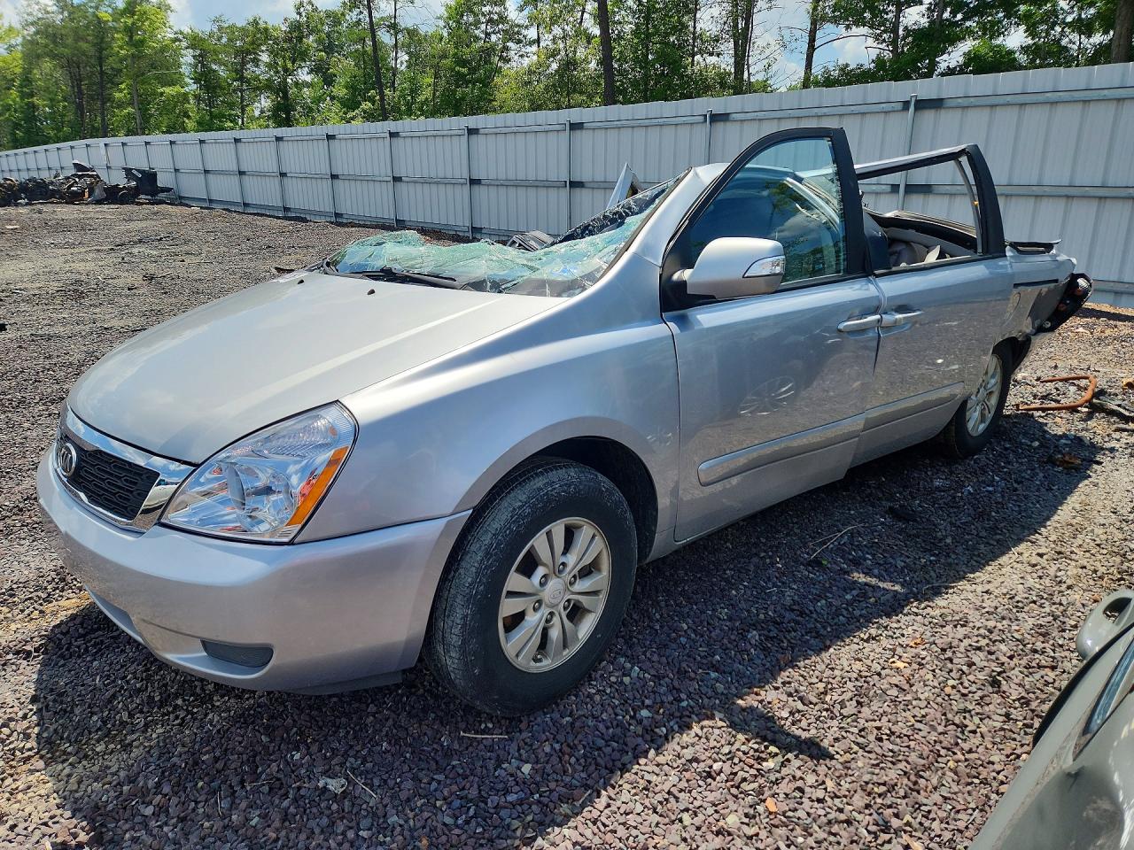 2011 Kia Sedona Lx Silver vin: KNDMG4C79B6387922