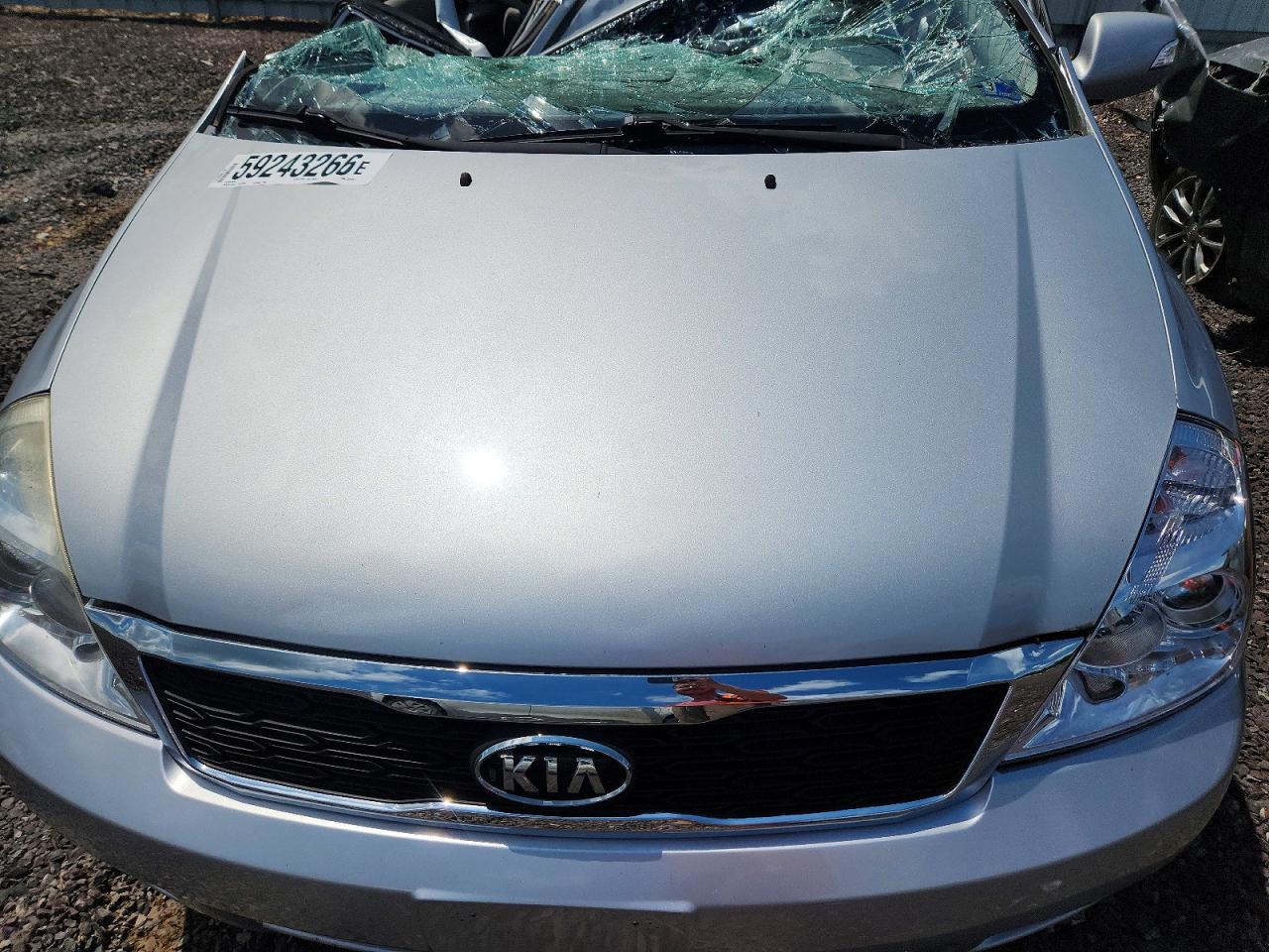 2011 Kia Sedona Lx Silver vin: KNDMG4C79B6387922