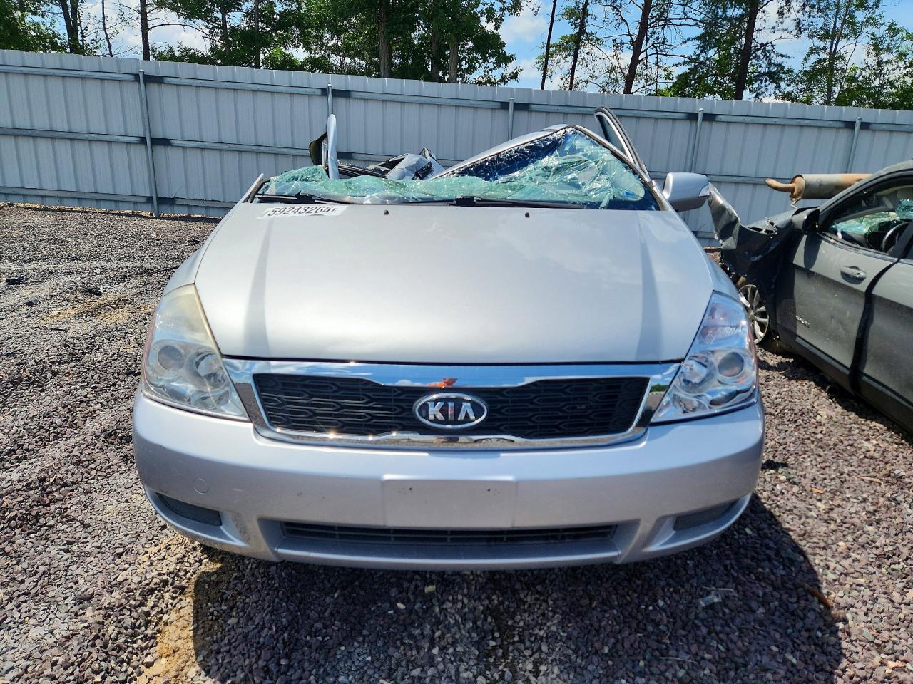2011 Kia Sedona Lx Silver vin: KNDMG4C79B6387922