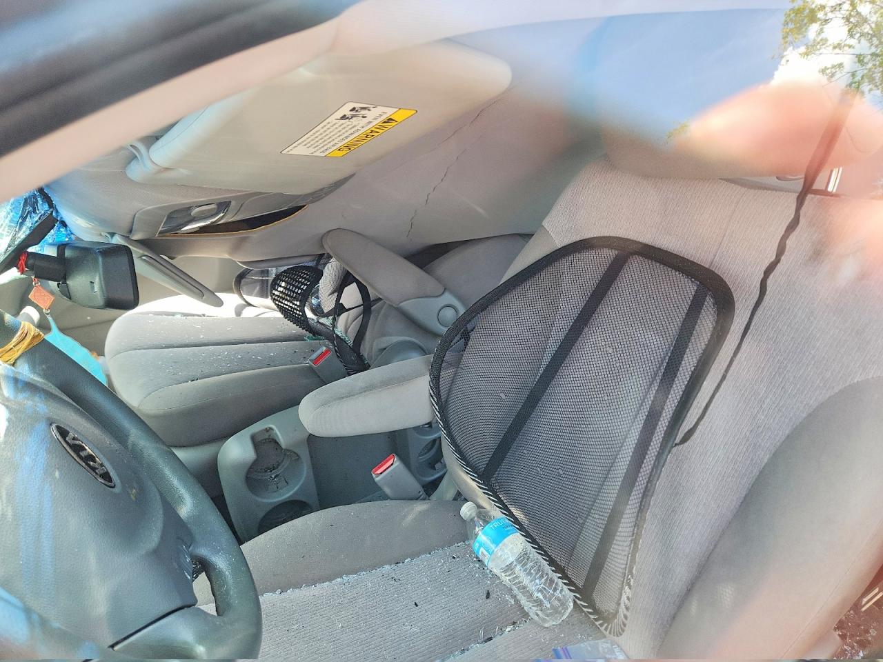 2011 Kia Sedona Lx Silver vin: KNDMG4C79B6387922