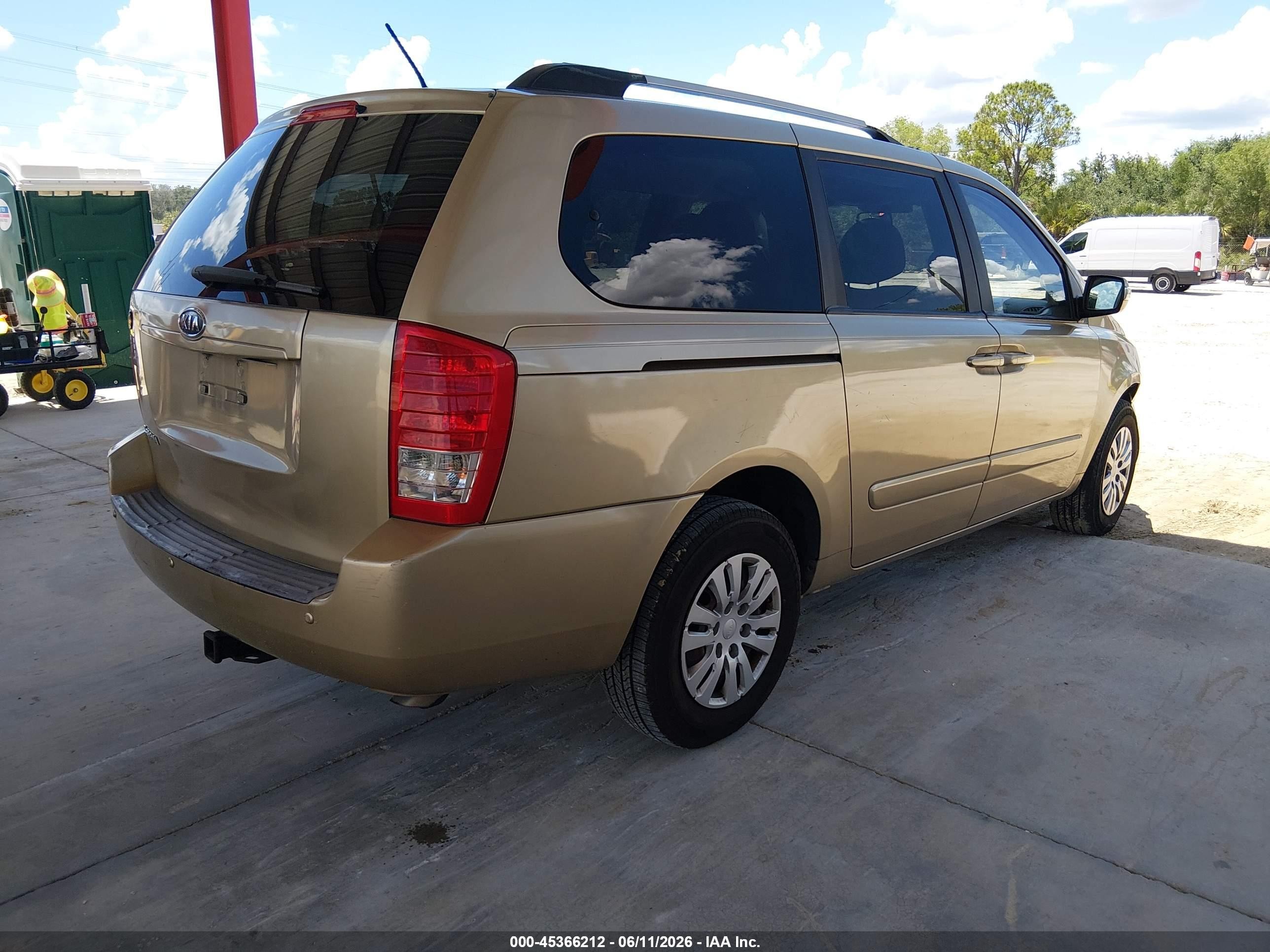 2011 Kia Sedona Lx Champagne vin: KNDMG4C79B6405044