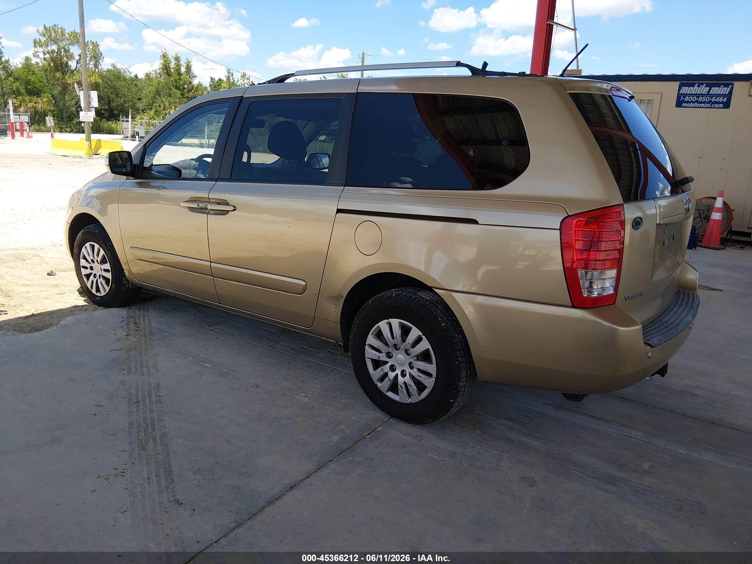 2011 Kia Sedona Lx Champagne vin: KNDMG4C79B6405044