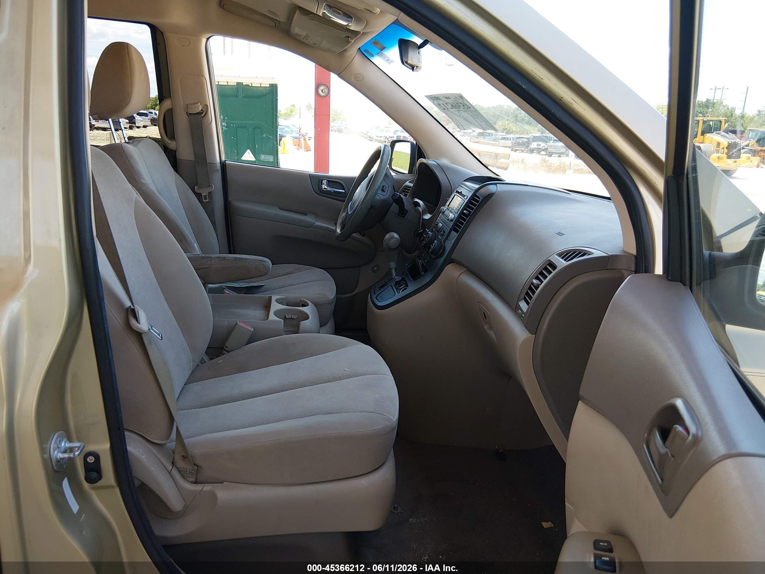 2011 Kia Sedona Lx Champagne vin: KNDMG4C79B6405044