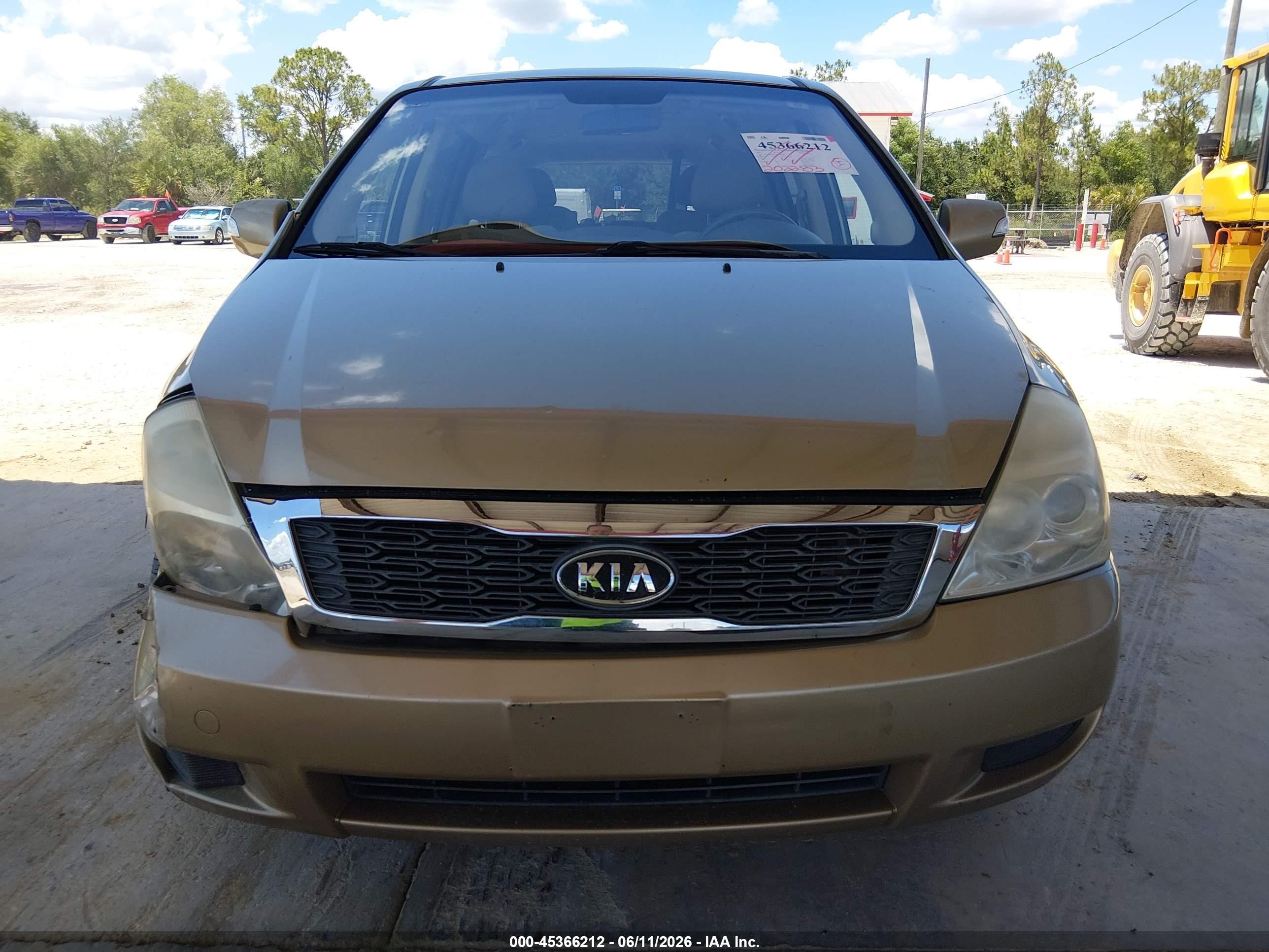 2011 Kia Sedona Lx Champagne vin: KNDMG4C79B6405044