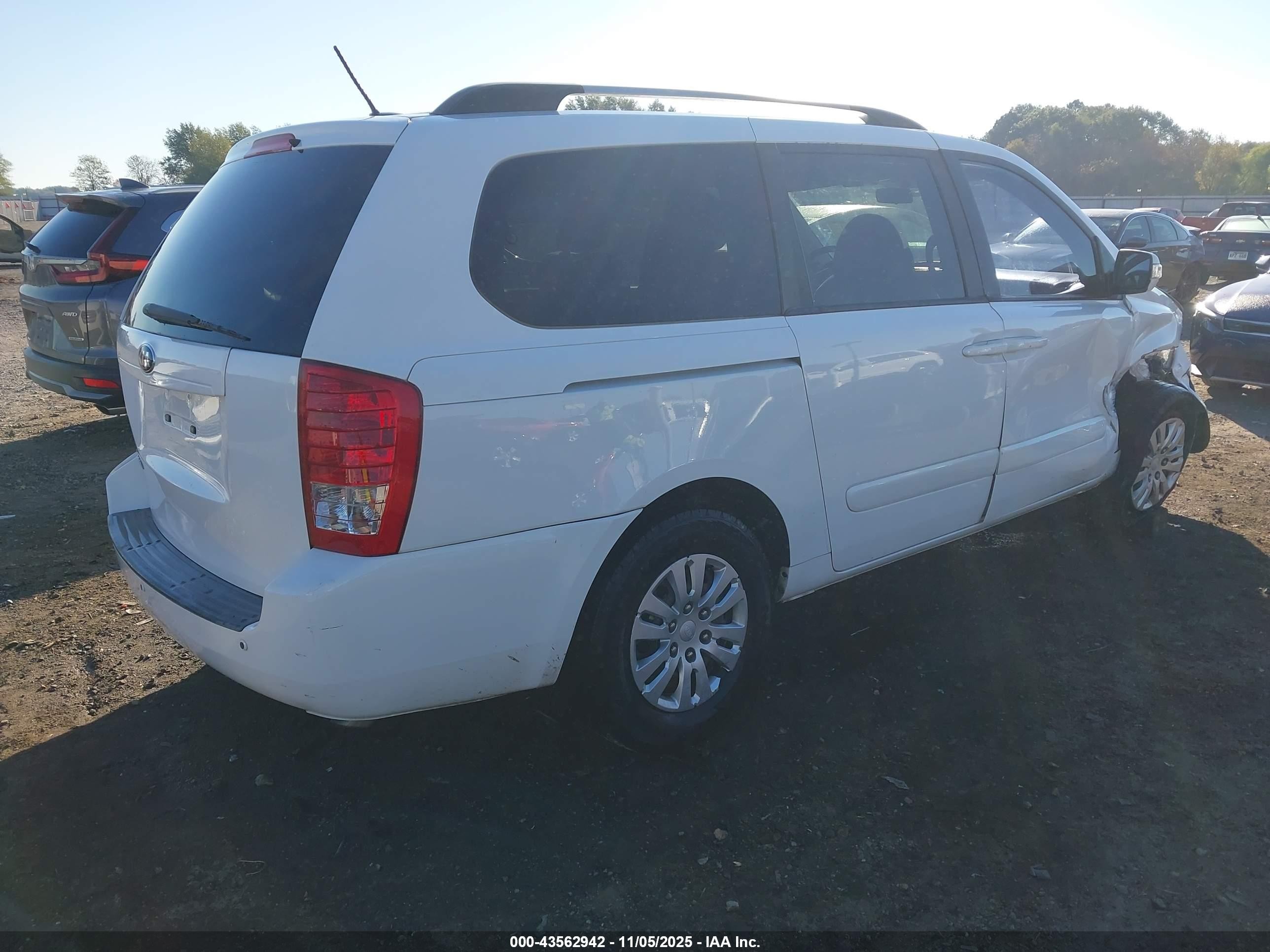 2012 Kia Sedona Lx White vin: KNDMG4C79C6417261