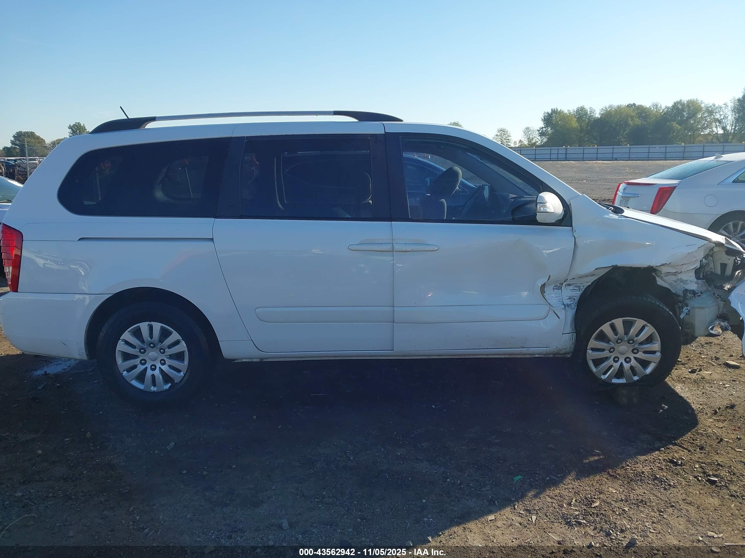 2012 Kia Sedona Lx White vin: KNDMG4C79C6417261
