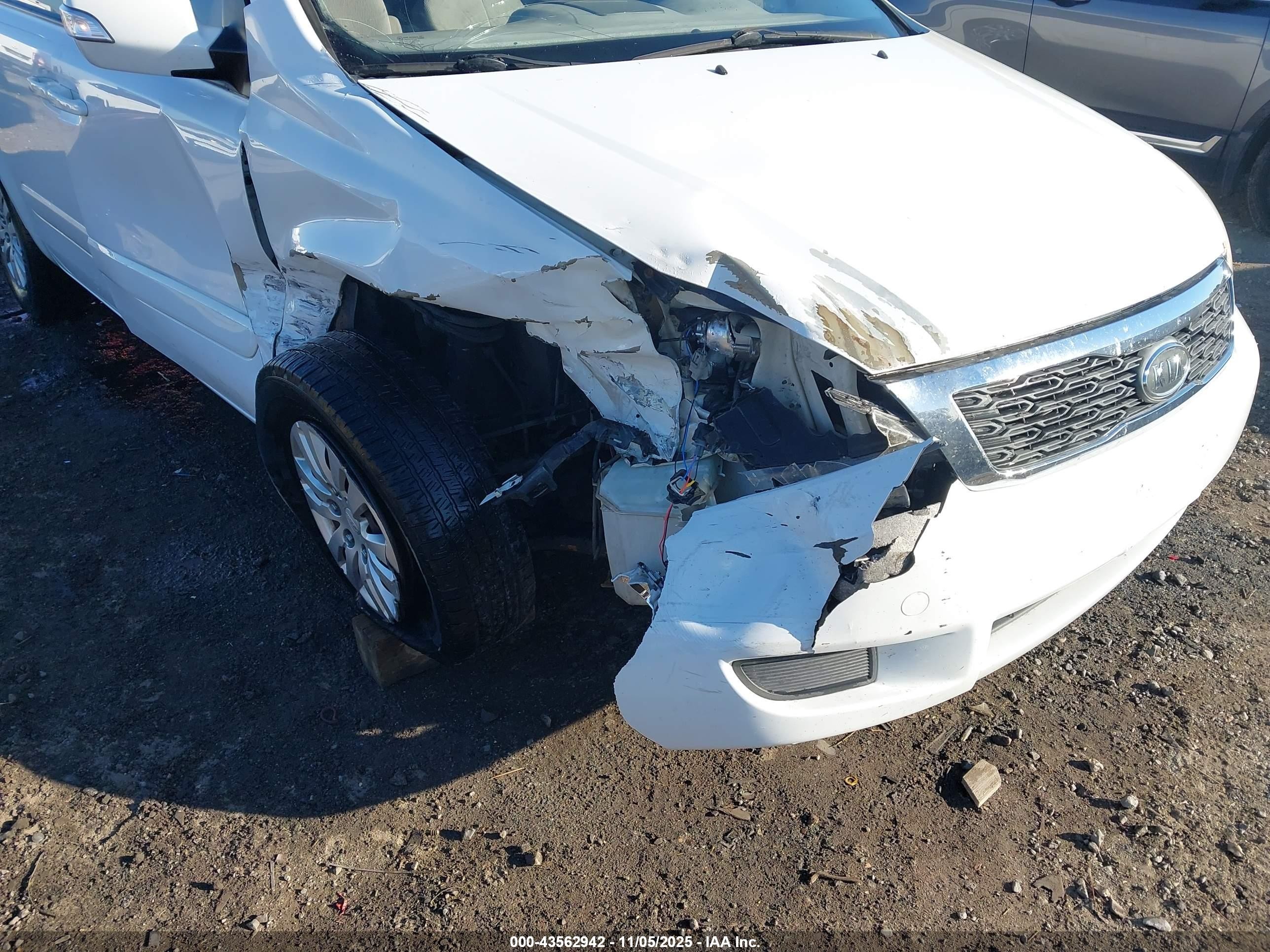 2012 Kia Sedona Lx White vin: KNDMG4C79C6417261