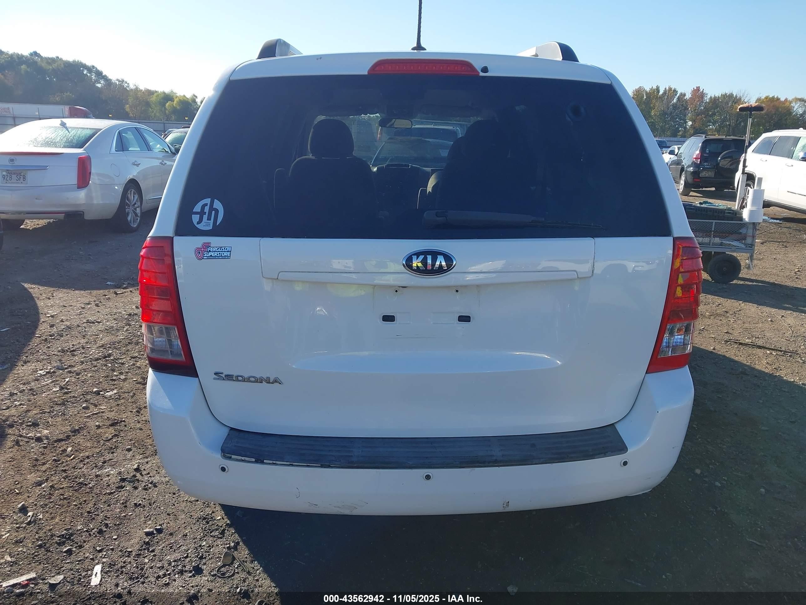 2012 Kia Sedona Lx White vin: KNDMG4C79C6417261
