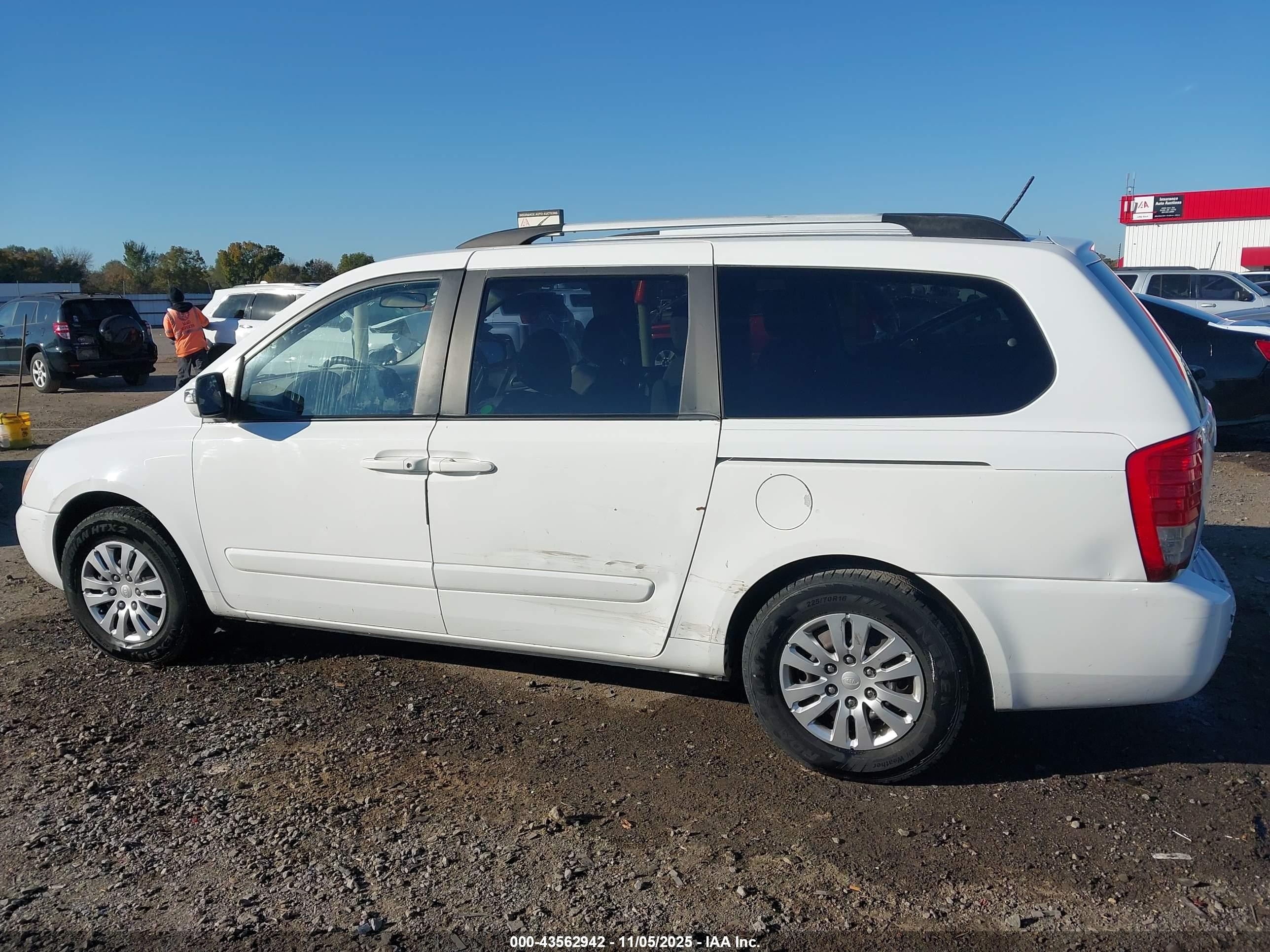 2012 Kia Sedona Lx White vin: KNDMG4C79C6417261