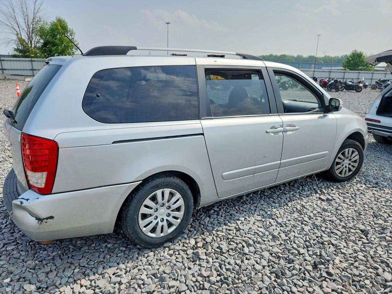 2012 Kia Sedona Lx Silver vin: KNDMG4C79C6433783