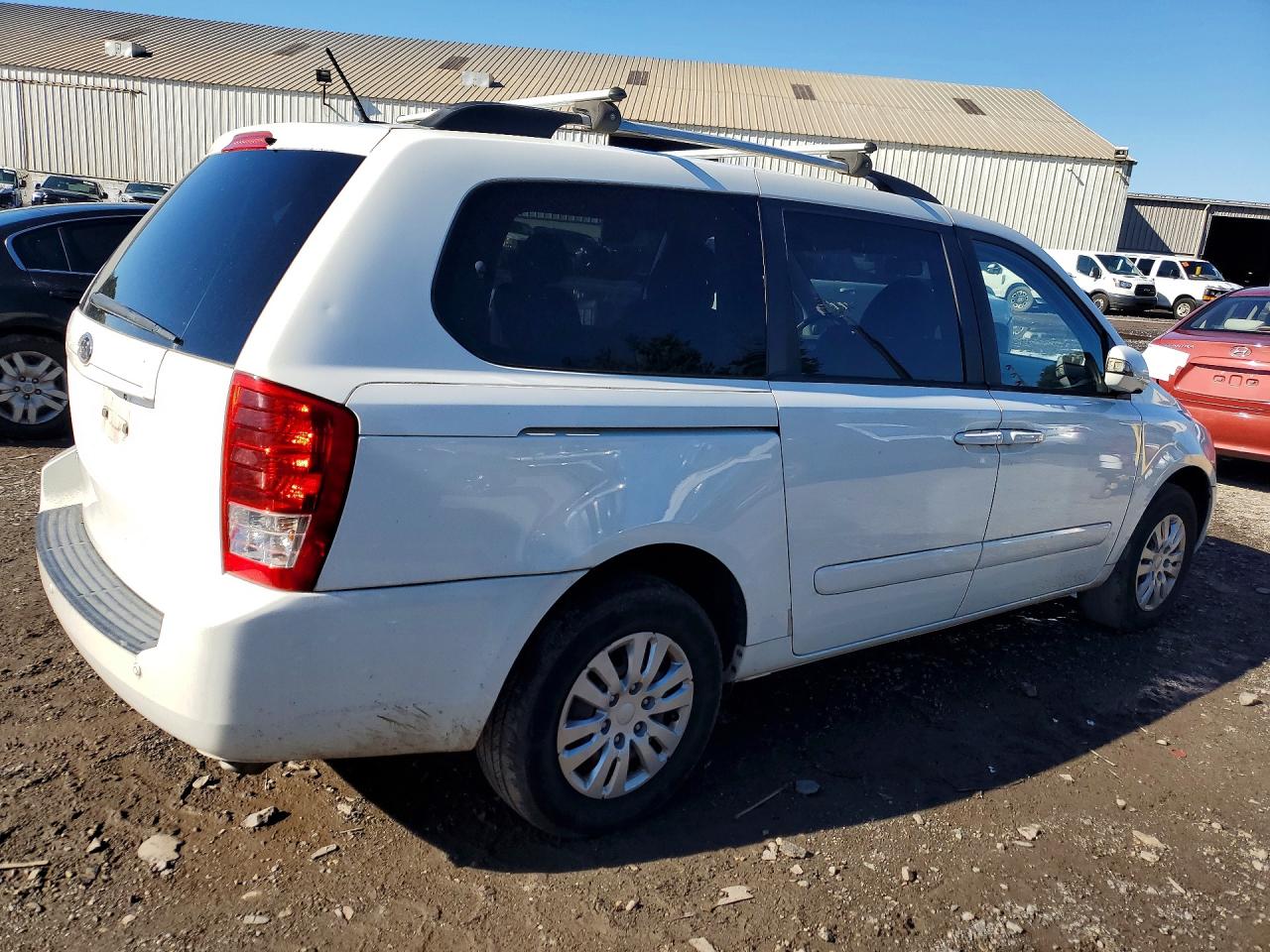 2012 Kia Sedona Lx White vin: KNDMG4C79C6479369