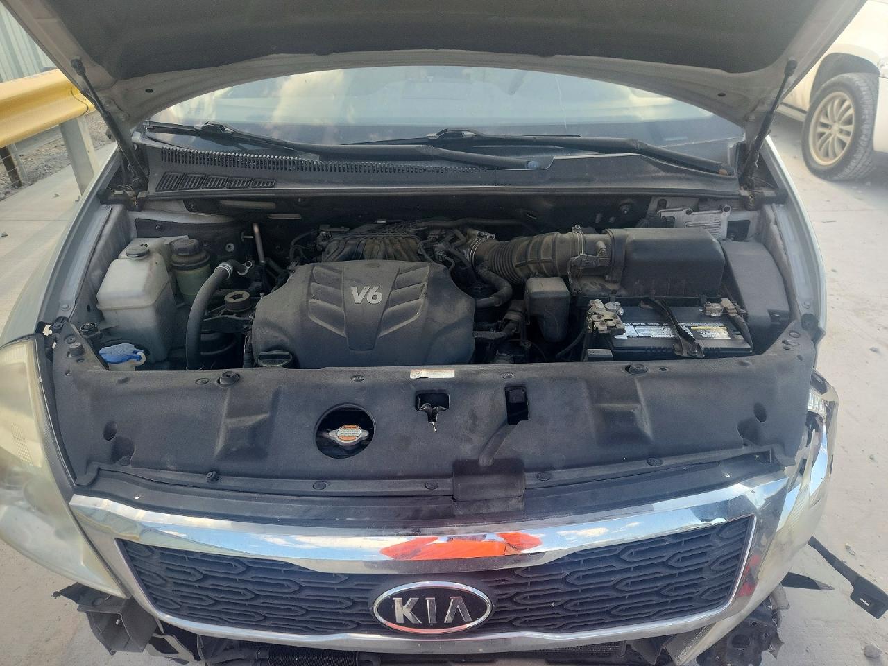 2012 Kia Sedona Lx Silver vin: KNDMG4C79C6495569