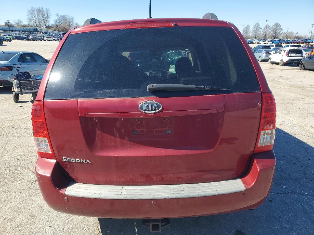 2011 Kia Sedona Lx Red vin: KNDMG4C7XB6364701