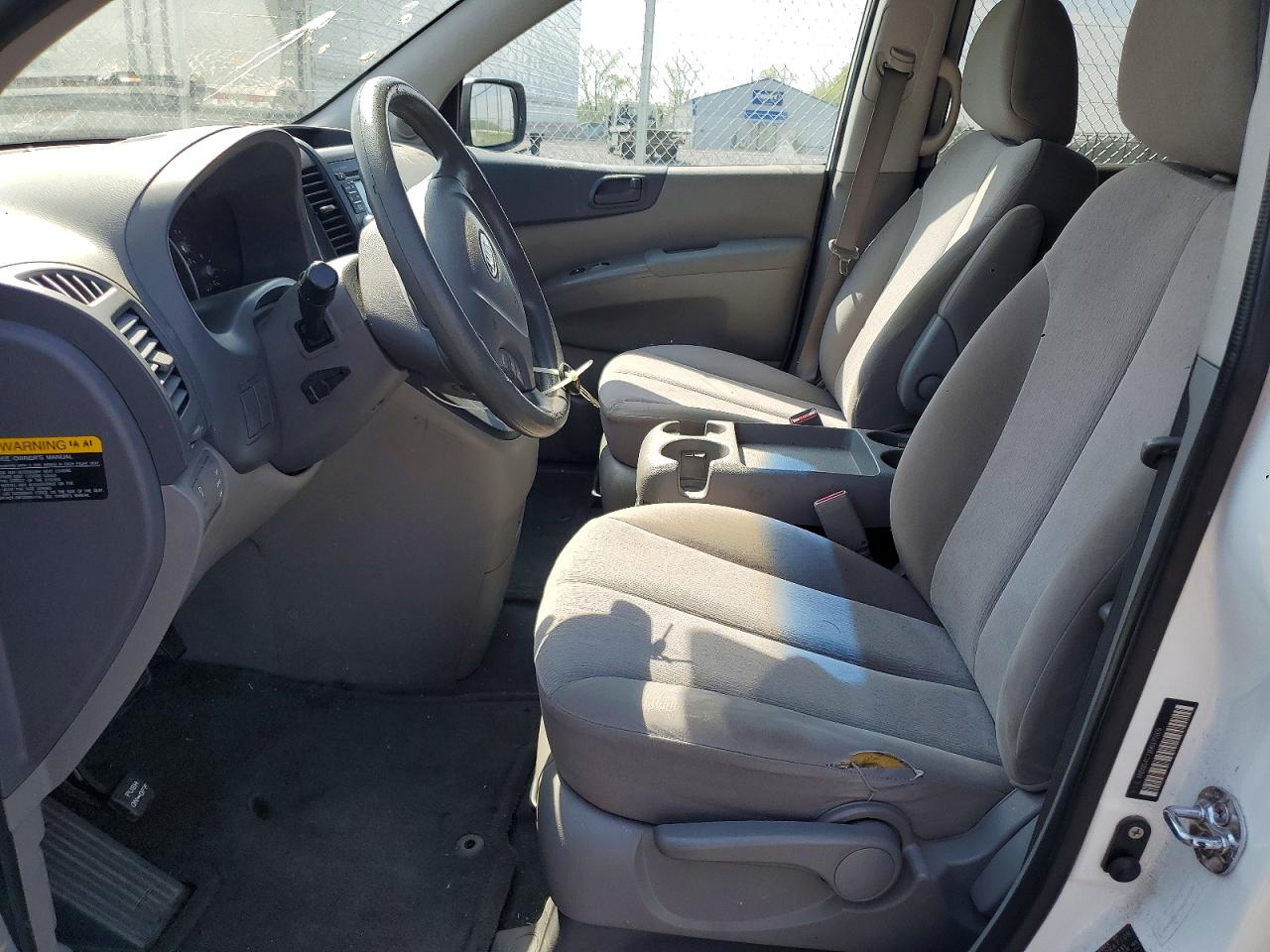 2011 Kia Sedona Lx Silver vin: KNDMG4C7XB6370109