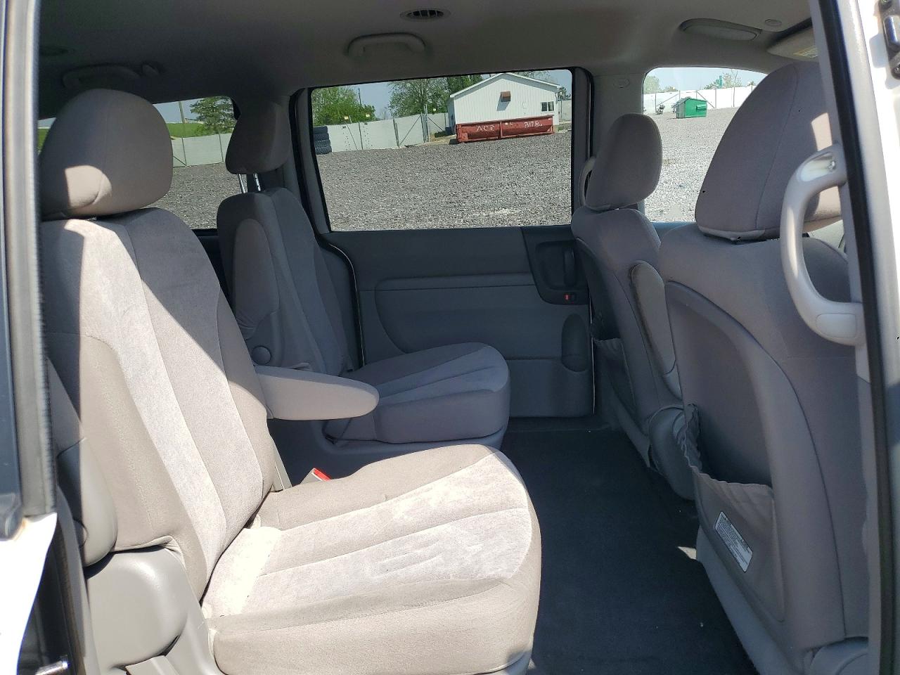 2011 Kia Sedona Lx Silver vin: KNDMG4C7XB6370109