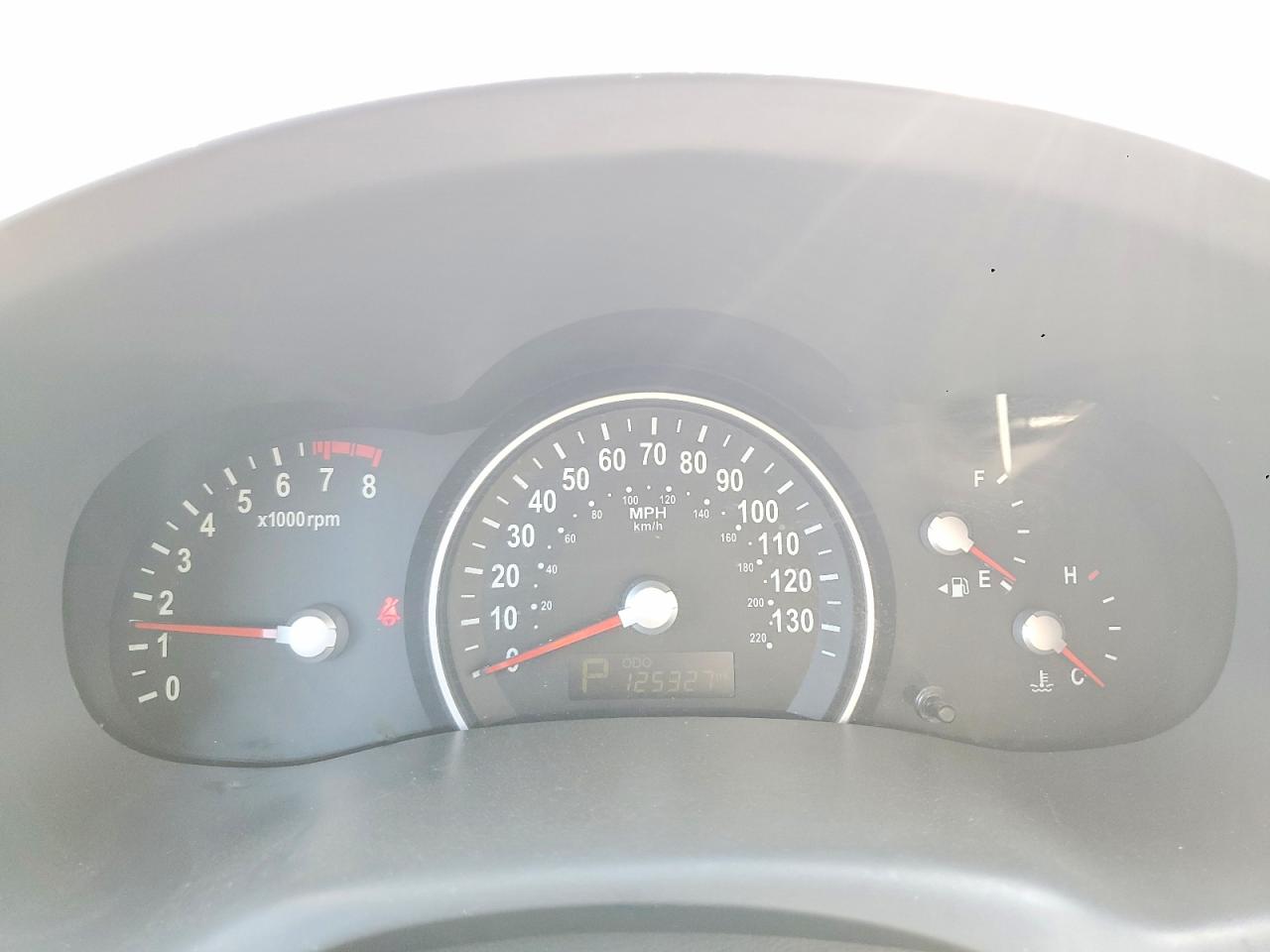 2011 Kia Sedona Lx Silver vin: KNDMG4C7XB6370109