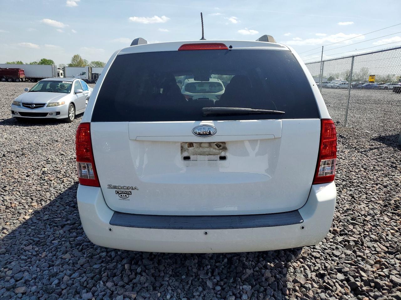 2011 Kia Sedona Lx Silver vin: KNDMG4C7XB6370109