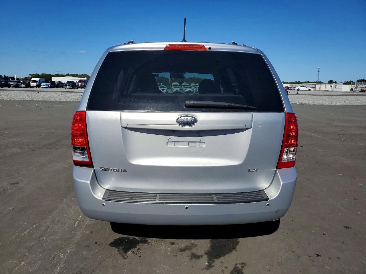 2011 Kia Sedona Lx Серебряный vin: KNDMG4C7XB6375181