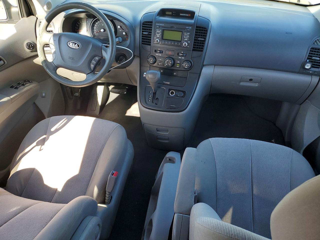 2011 Kia Sedona Lx Серебряный vin: KNDMG4C7XB6375181