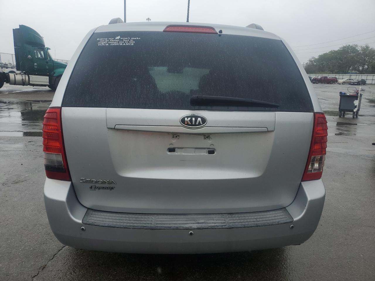 2011 Kia Sedona Lx Silver vin: KNDMG4C7XB6378064