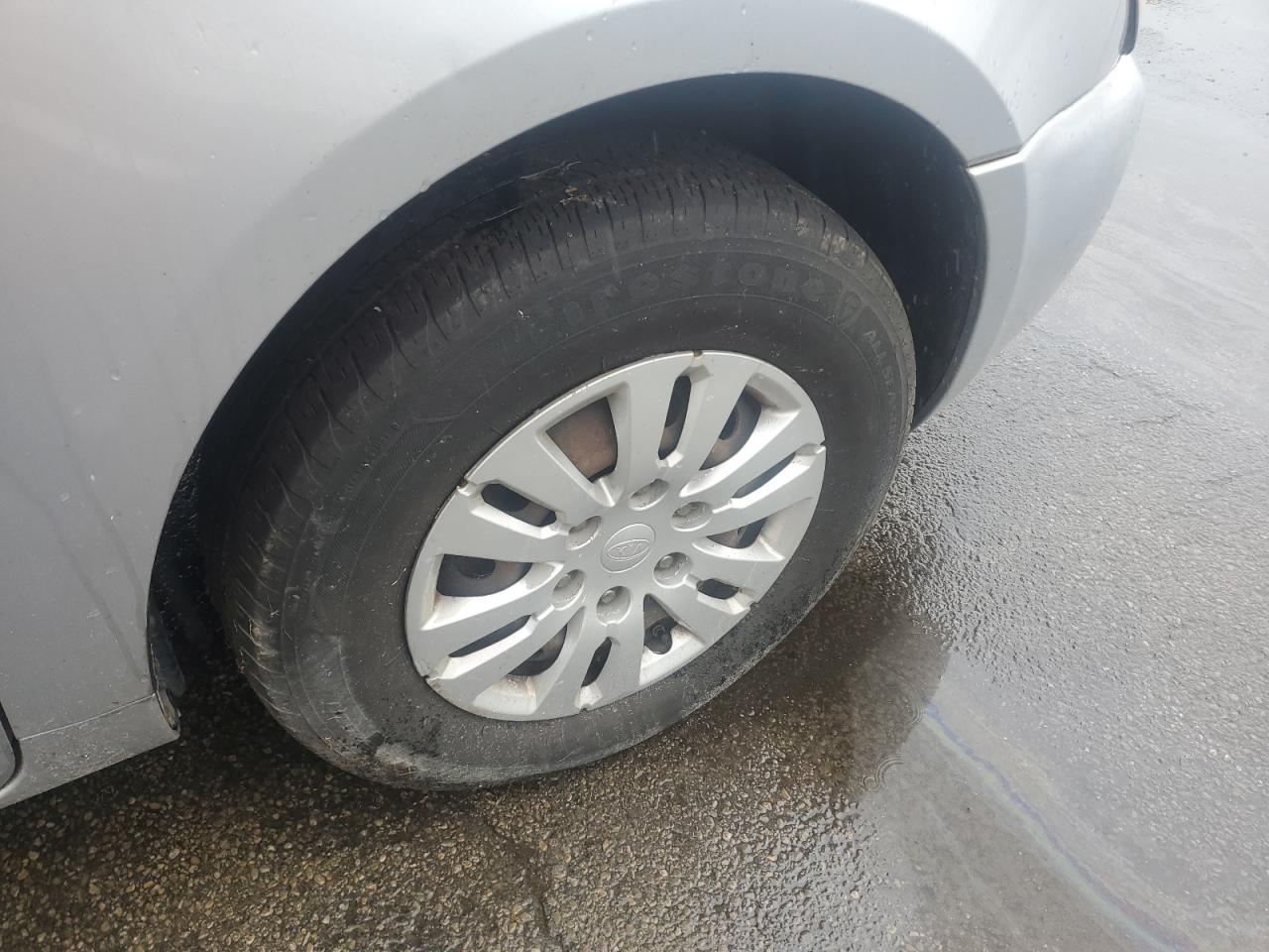 2011 Kia Sedona Lx Silver vin: KNDMG4C7XB6378064 Damage: Right Front Wheel Cover, Curb Rash, 3 To 4 Inches