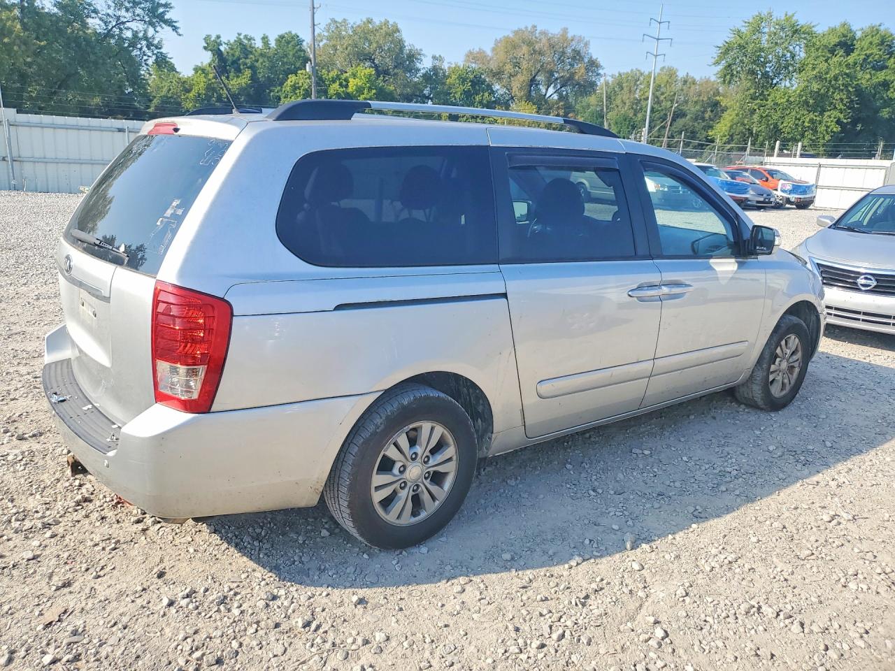 2012 Kia Sedona Lx Silver vin: KNDMG4C7XC6507583