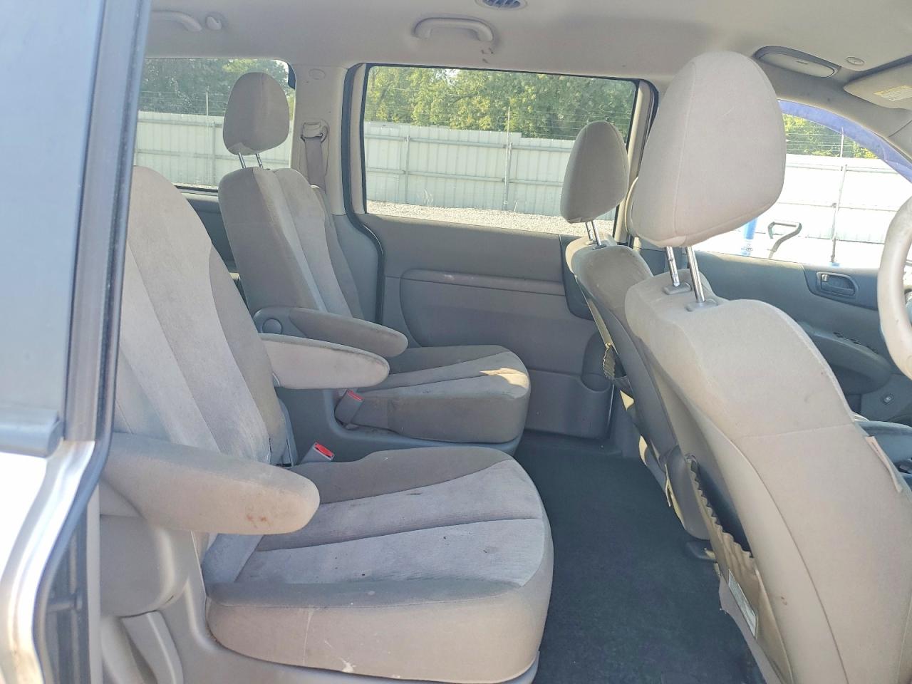 2012 Kia Sedona Lx Silver vin: KNDMG4C7XC6507583