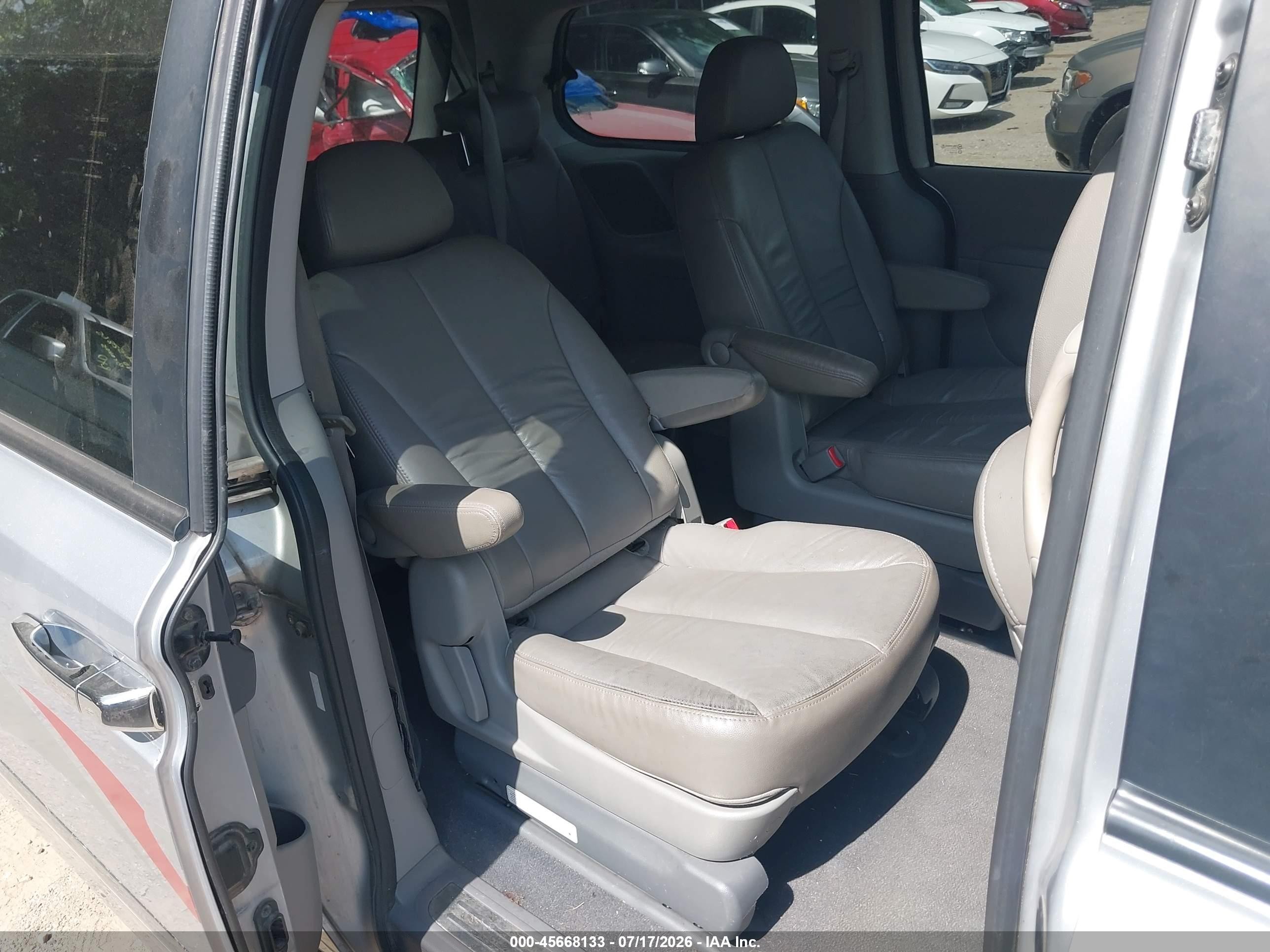 2011 Kia Sedona Ex Серебряный vin: KNDMH4C73B6386049