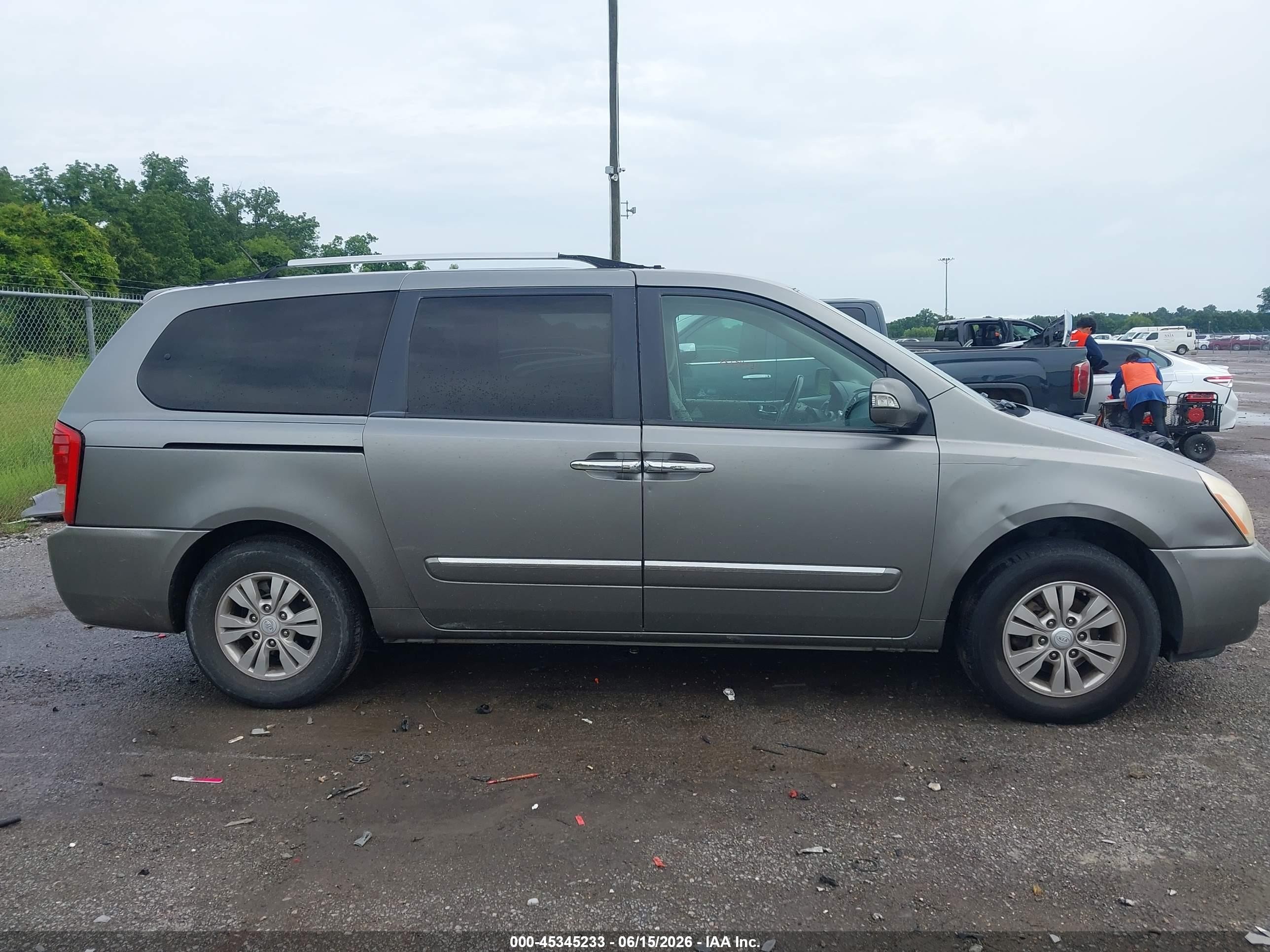 2011 Kia Sedona Ex Silver vin: KNDMH4C76B6383517