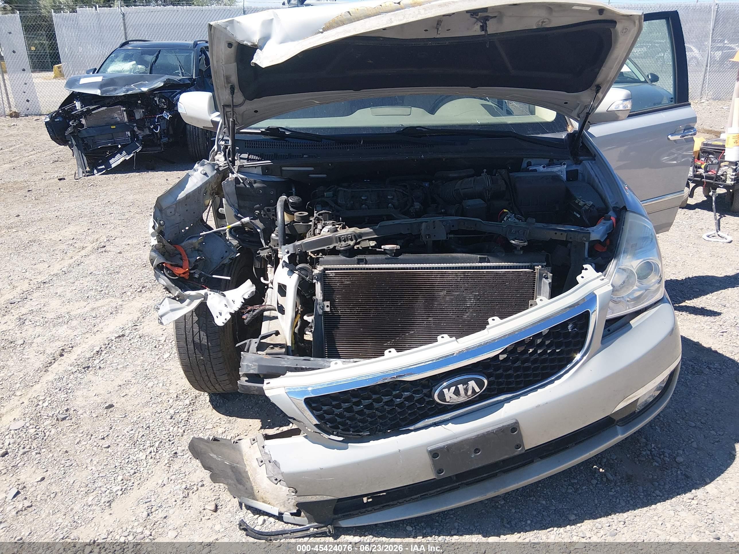2014 Kia Sedona Ex Silver vin: KNDMH4C76E6565576