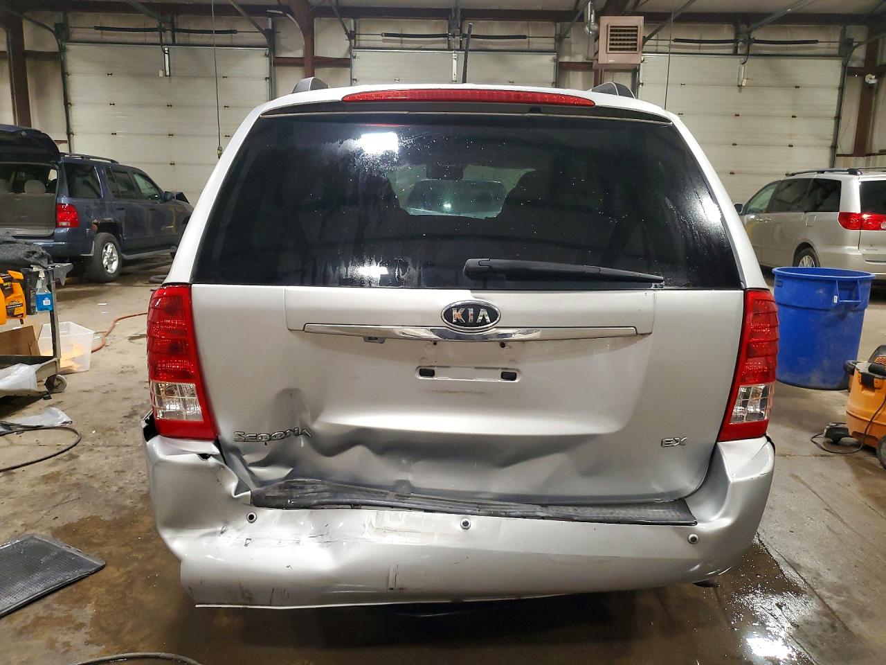 2011 Kia Sedona Ex Silver vin: KNDMH4C78B6383812