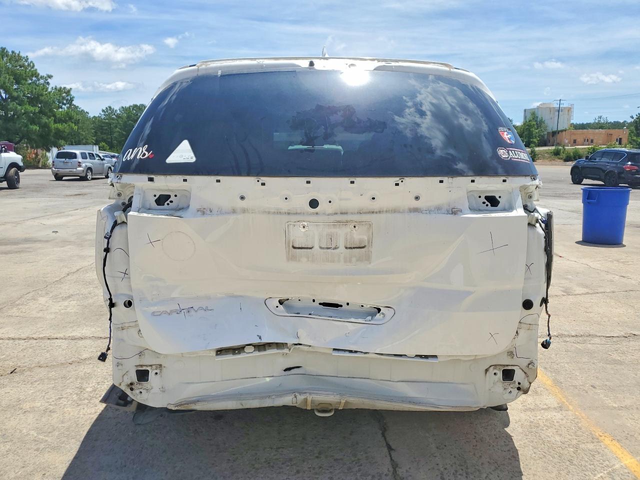 2024 Kia Carnival Lx White vin: KNDNB4H30R6368310