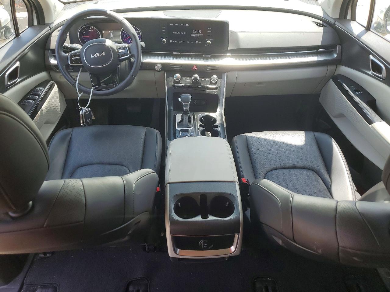 2024 Kia Carnival Lx White vin: KNDNB4H30R6368310