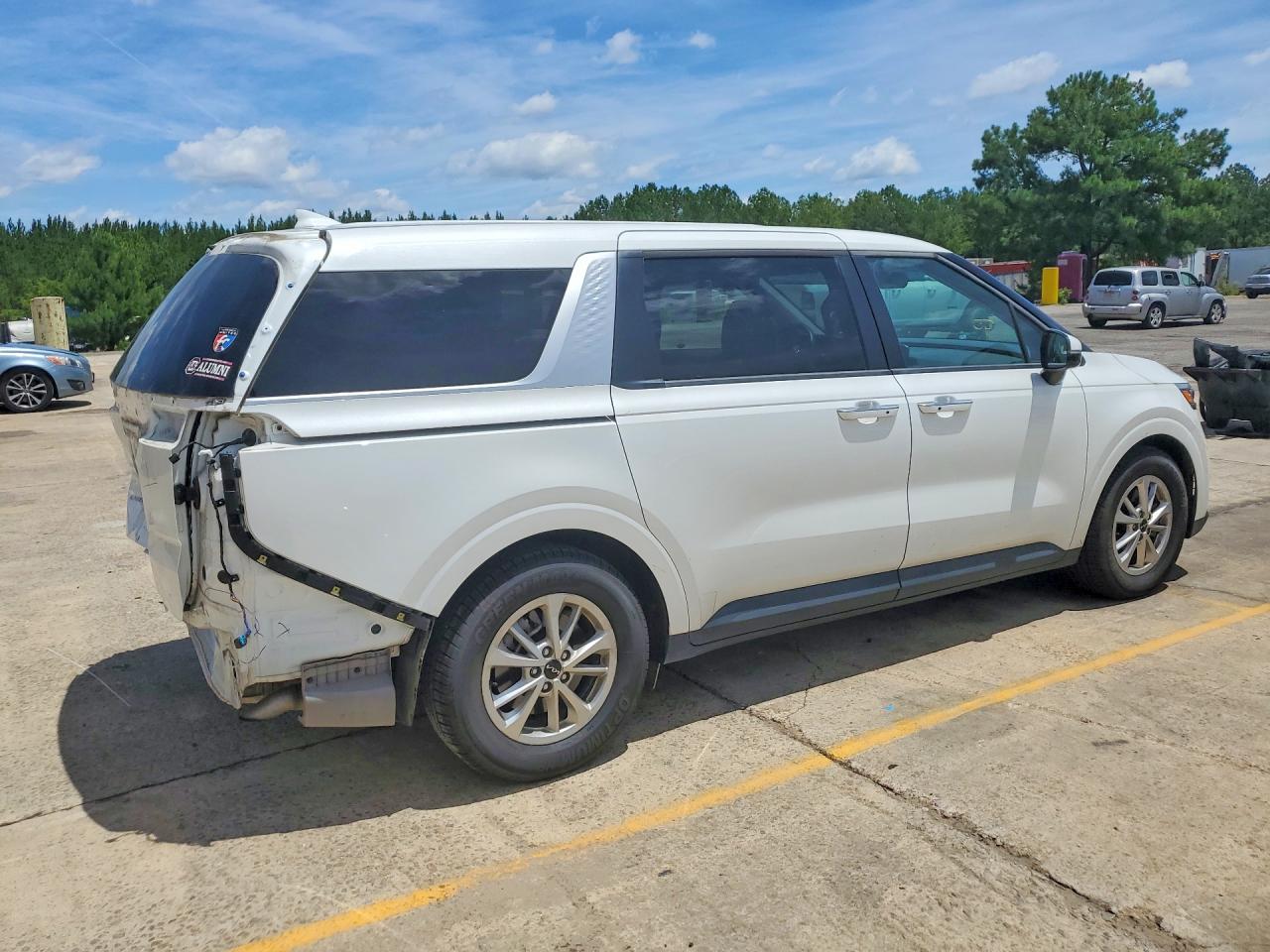 2024 Kia Carnival Lx White vin: KNDNB4H30R6368310