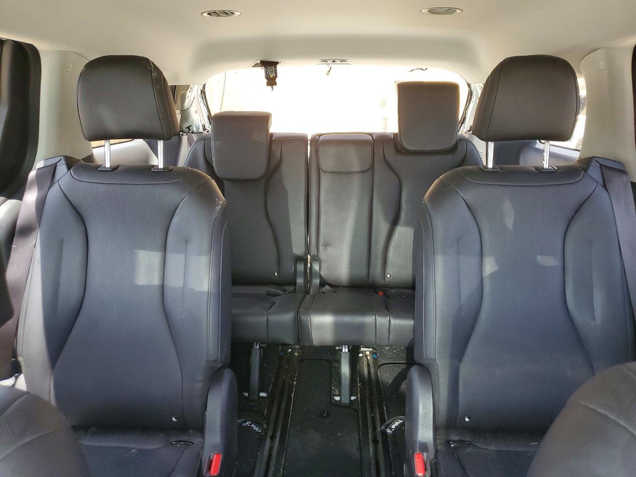 2024 Kia Carnival Lx White vin: KNDNB4H30R6368310