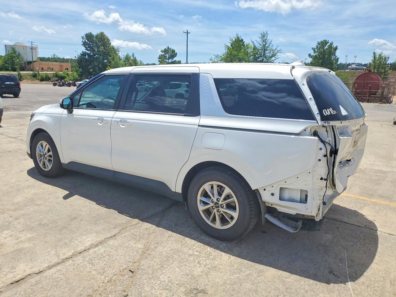 2024 Kia Carnival Lx White vin: KNDNB4H30R6368310