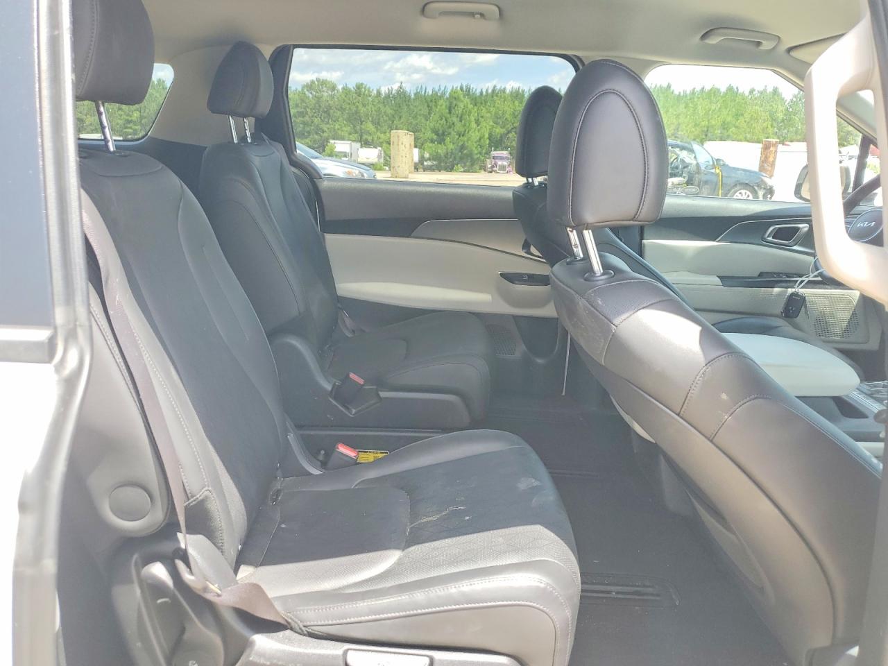 2024 Kia Carnival Lx White vin: KNDNB4H30R6368310
