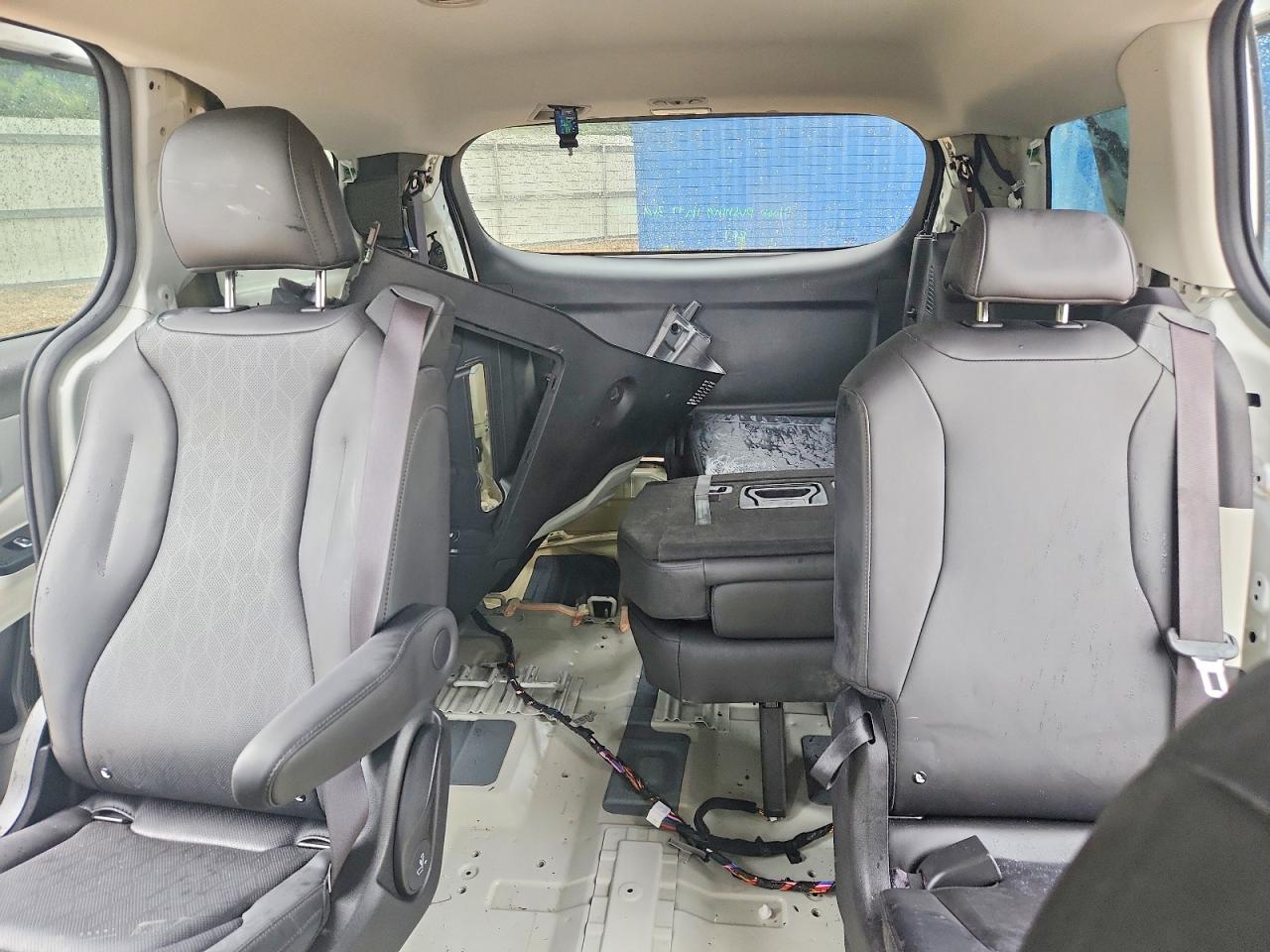 2023 Kia Carnival Lx Белый vin: KNDNB4H32P6194303