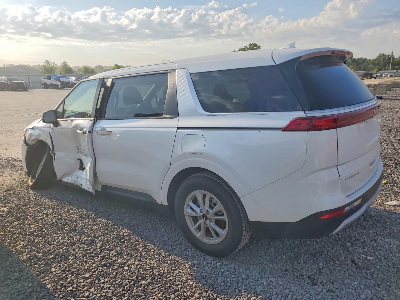 2024 Kia Carnival Lx White vin: KNDNB4H36R6445018